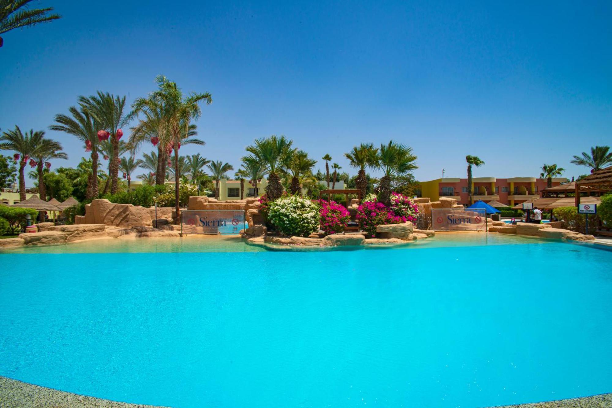 Hotel Sierra Sharm El Sheikh Exterior foto The swimming pool at the Hilton Luxor
