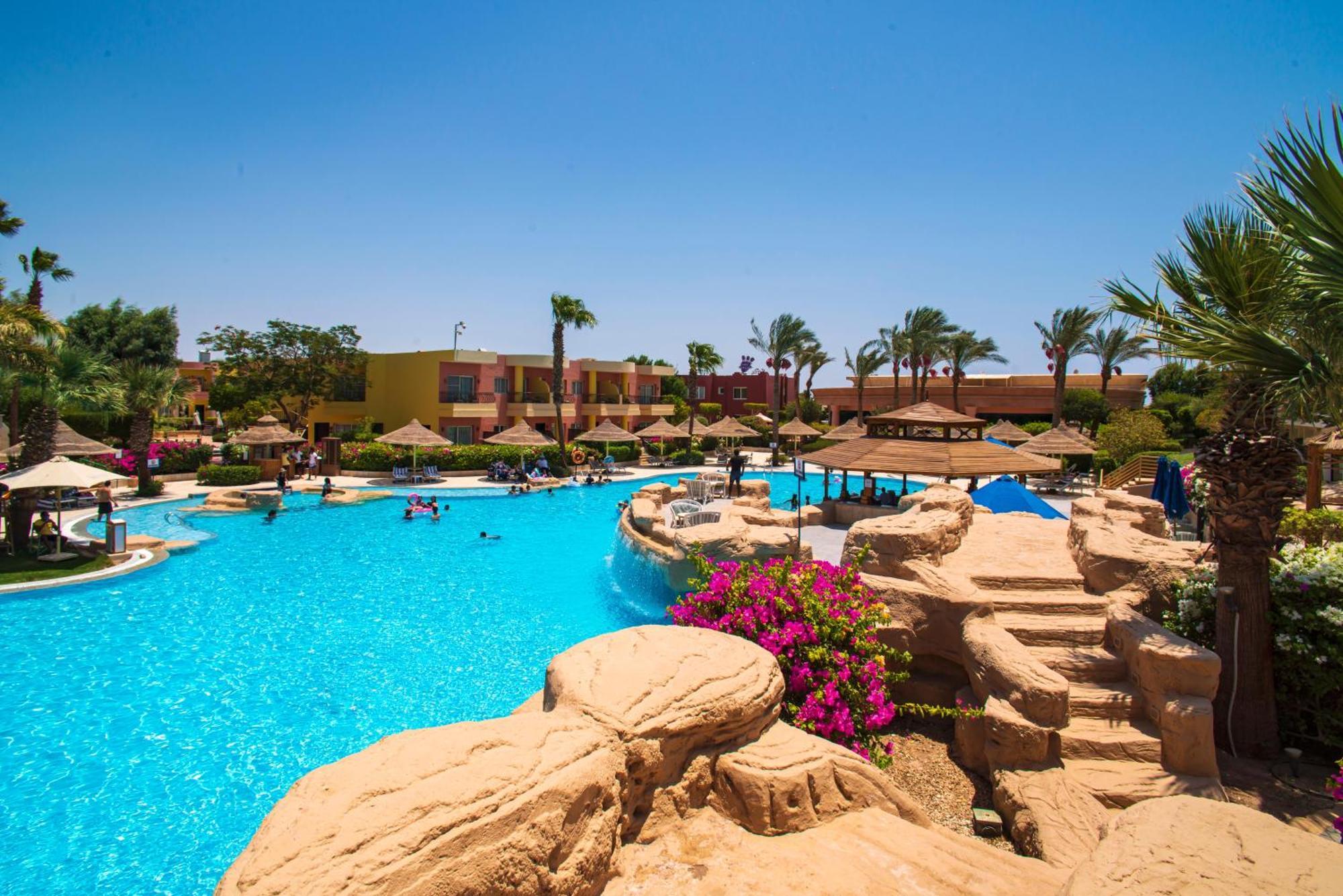 Hotel Sierra Sharm El Sheikh Exterior foto A swimming pool at a resort in Egypt