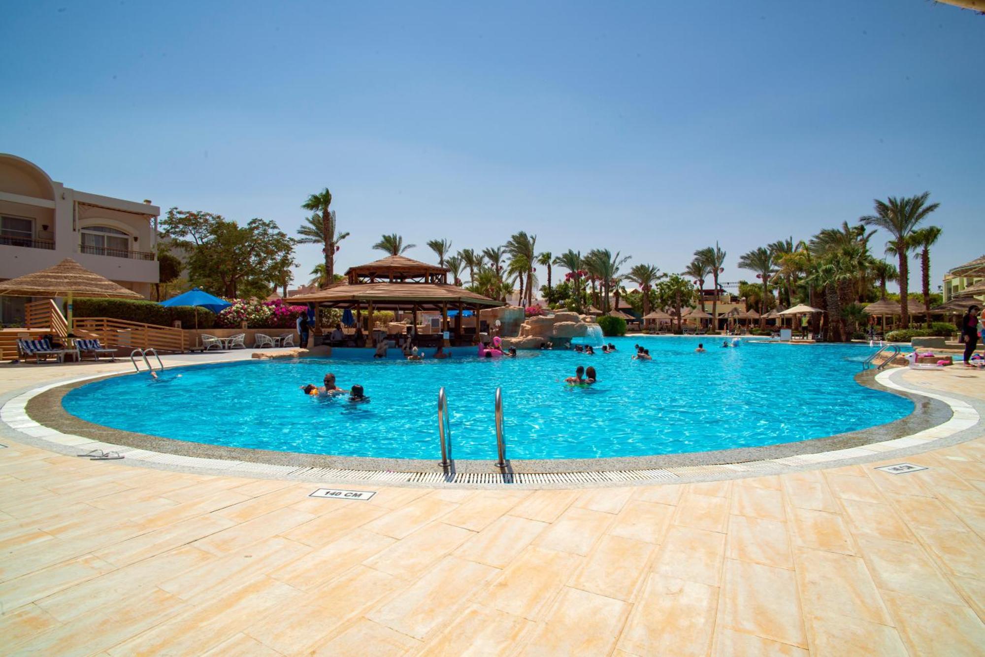 Hotel Sierra Sharm El Sheikh Exterior foto A swimming pool at a resort in Egypt