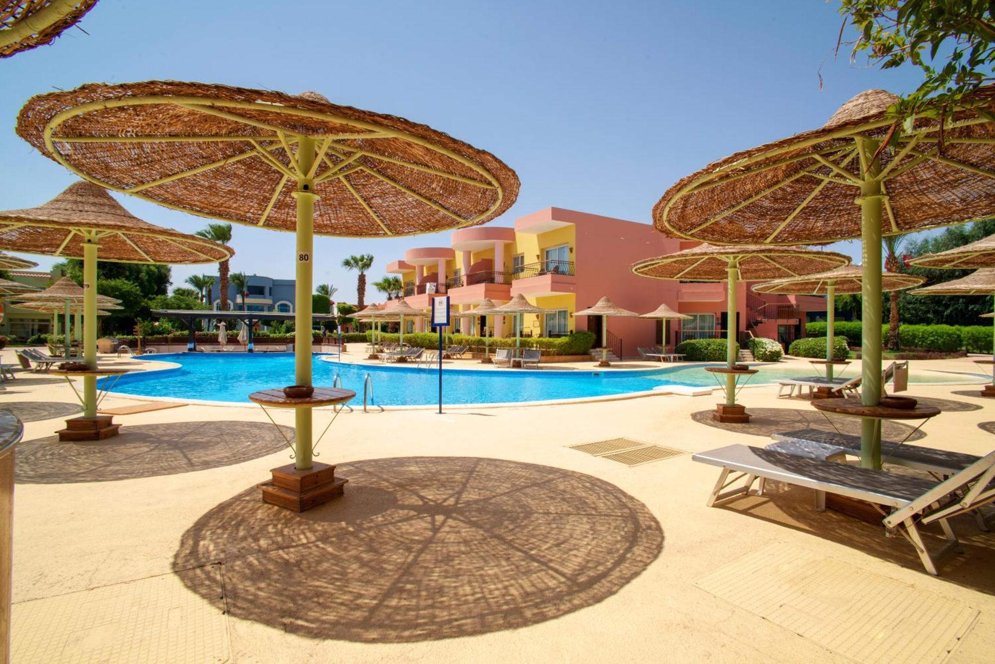 Hotel Sierra Sharm El Sheikh Exterior foto A pool at a resort in Egypt