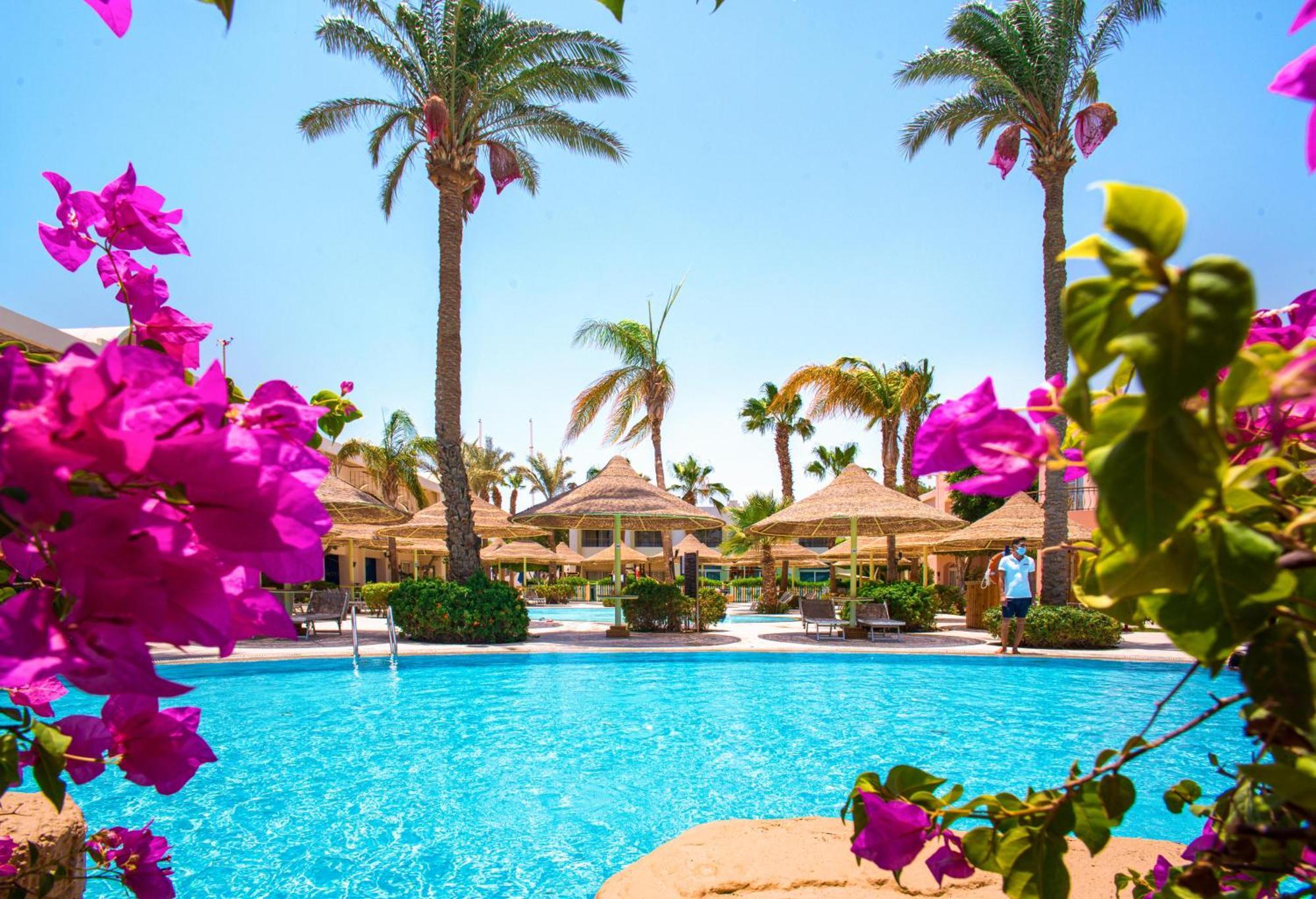 Hotel Sierra Sharm El Sheikh Exterior foto A swimming pool at a resort
