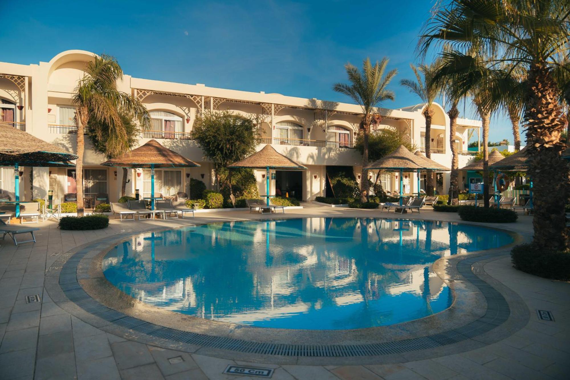 Hotel Sierra Sharm El Sheikh Exterior foto The swimming pool at the hotel